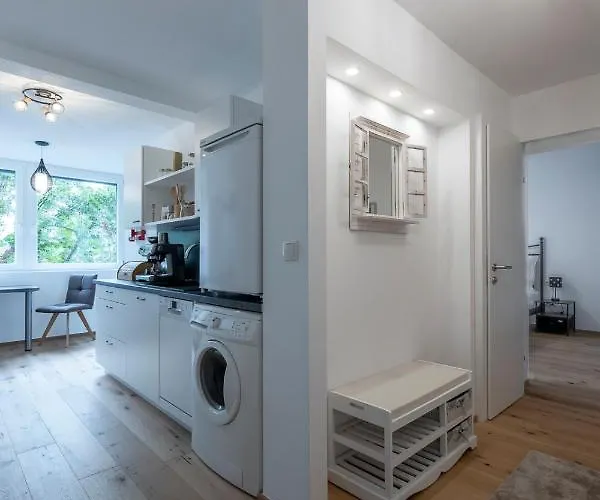 Tamliving 2br Center 3 Bridges Great View Kitchen